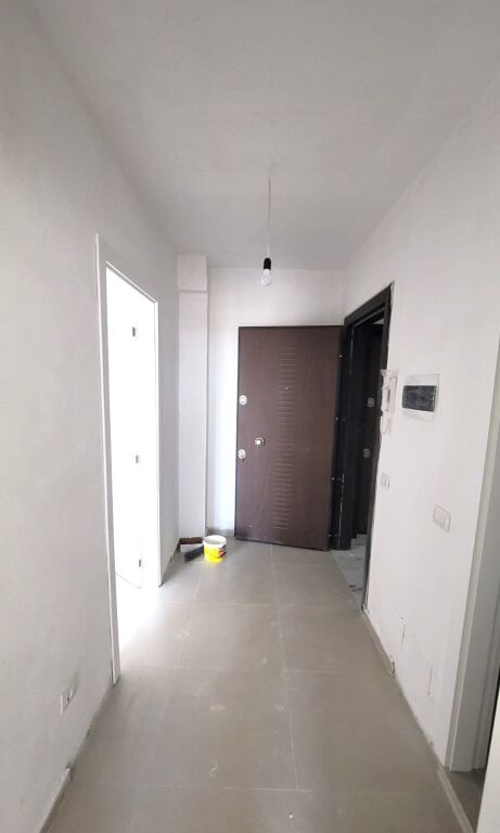 Shitet  apartament 3+1 Kavaje