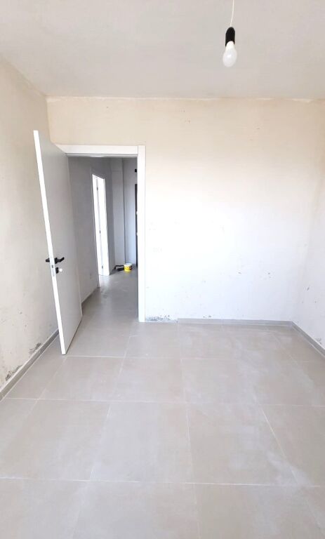 Shitet  apartament 3+1 Kavaje