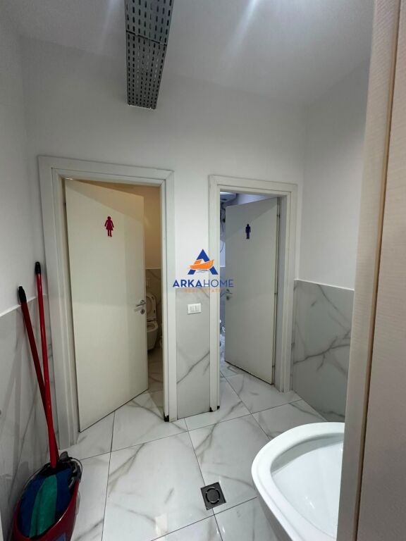 AFFITTASI SPAZIO UFFICIO 220M2 "KOMUNA E PARISIT" 300.000 LEKE