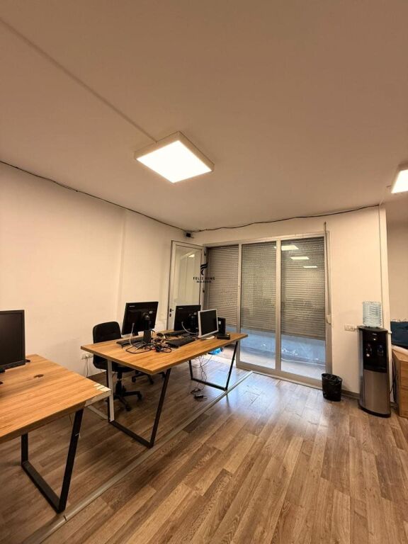 UFFICIO IN AFFITTO 100M2 STADIO DINAMO 130.000 LEKE FH-86756