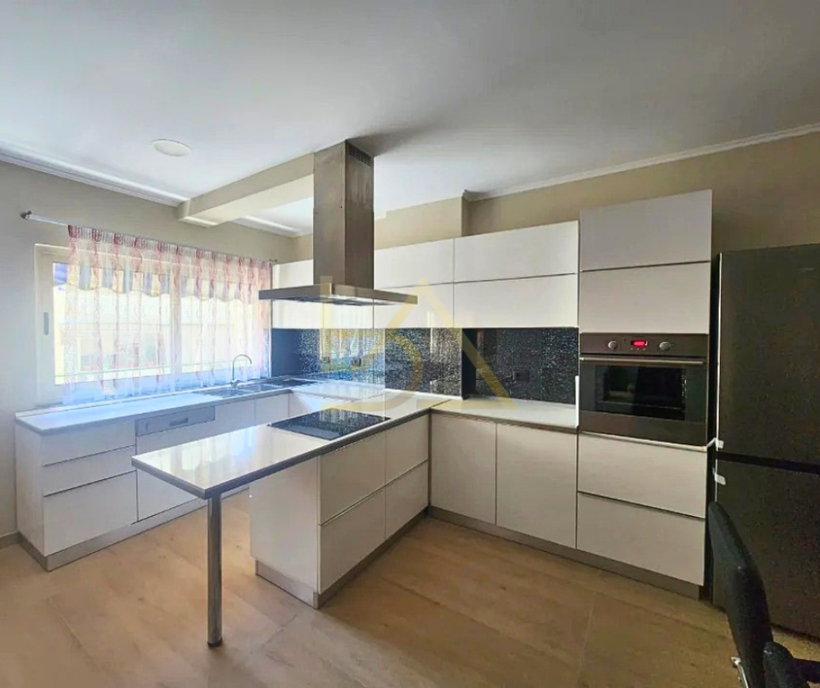 Appartamento 2+1 in Affitto – Comune di Parigi, Tirana