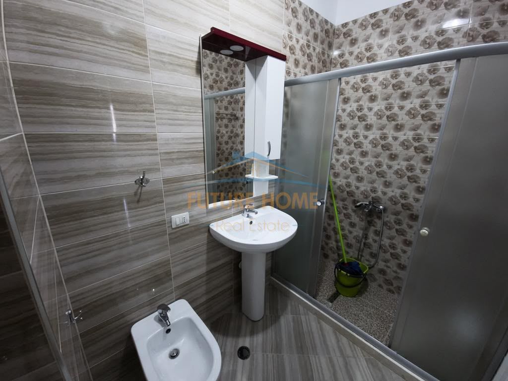 Disponojme per Qera Apartament 1+1 perballe Toptanit