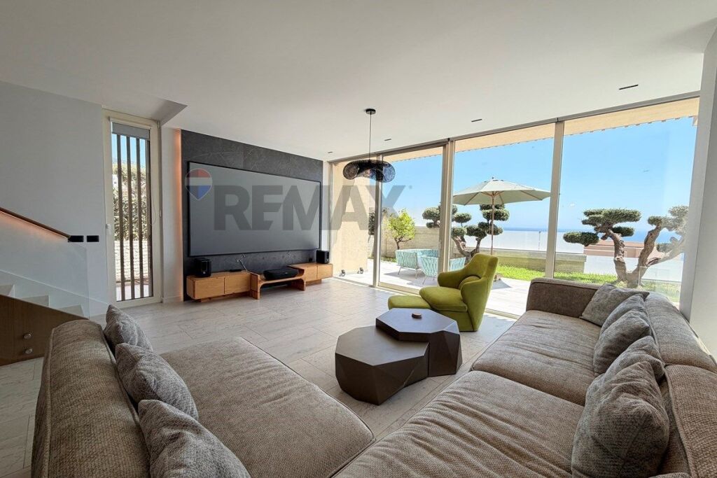 VILLA WITH POOL FOR SALE IN GREEN COAST 1!
