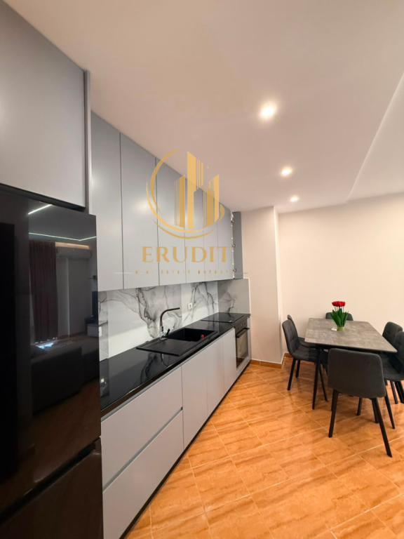 🏡 Apartament 1+1 me Qira në Vlorë – Plazhi i Vjetër
