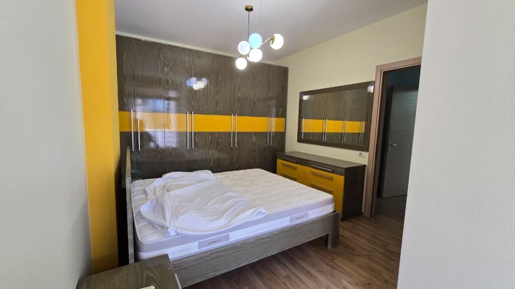 Qera | Apartament 2 + 1 | Rruga Petro Nini Luarasi | 750 €/muaj