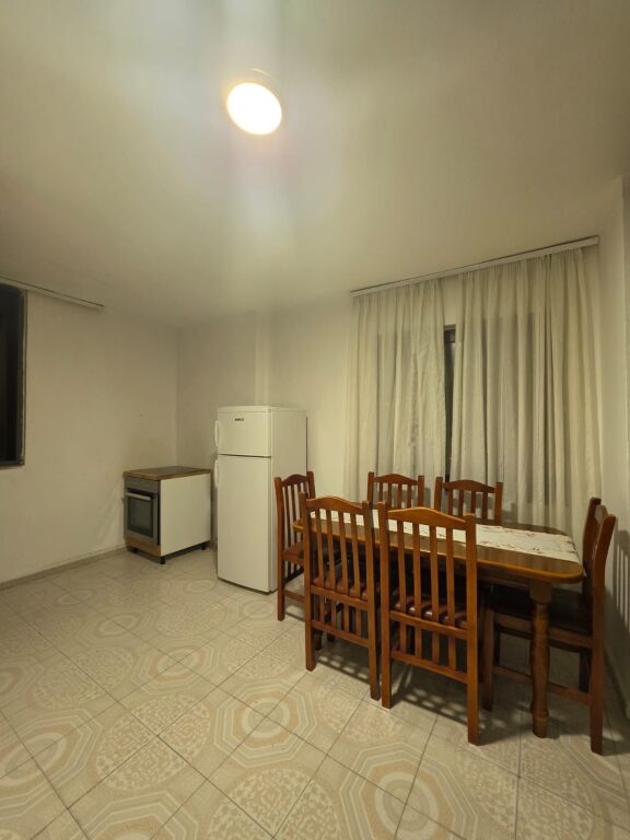 🏡 Apartament 1+1 me qera  📍 Ngjitur me shkollën Vasil Shanto