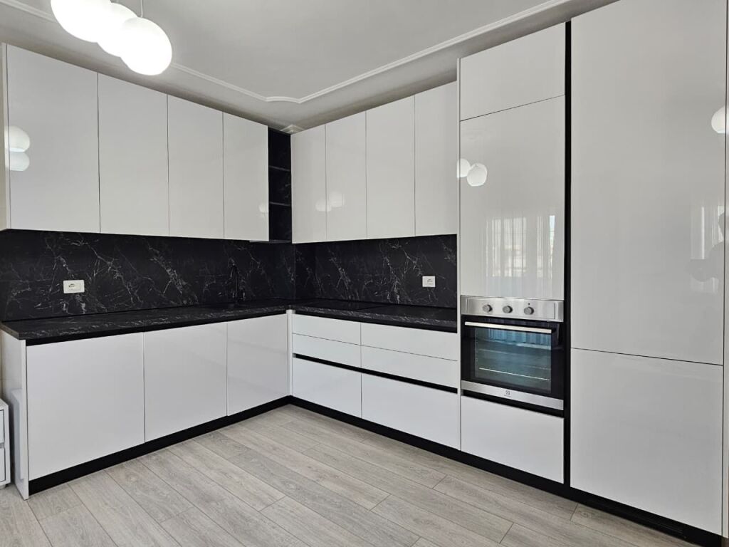 Apartment 2+1 for sale near 21st!
