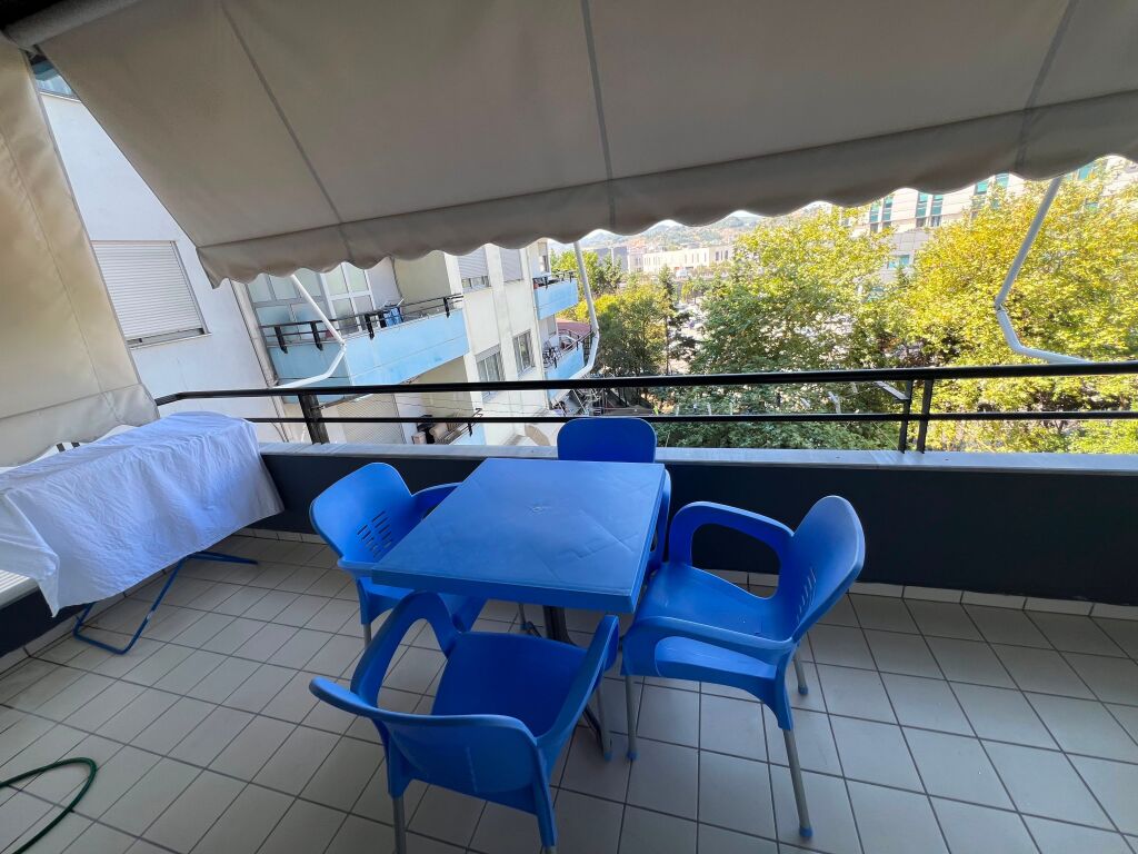 Jepet me qira apartament 2+1 pranë Casa Italia