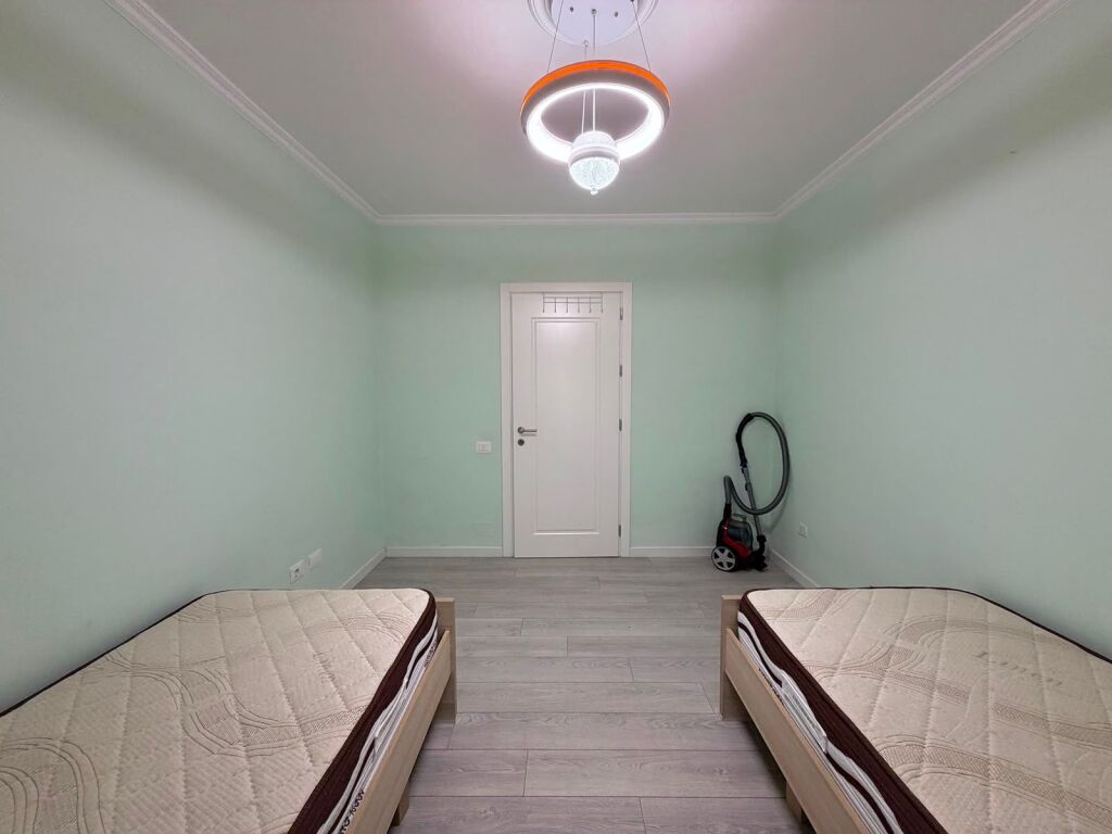 2+1 apartment for sale near 21 Dhjetori!