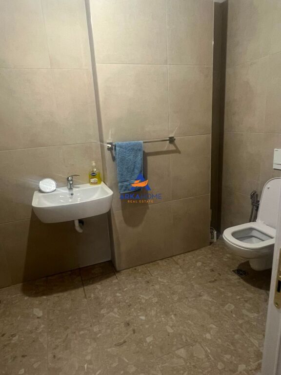 AFFITTASI APPARTAMENTO 1+1+ BALCONE "5 MAGGIO" 50.000 LEKE