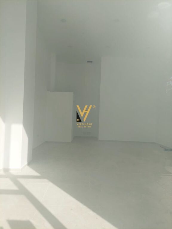 LOCALE COMMERCIALE IN AFFITTO 56 M2 PRESSO L'EX CAMPO DI AVIAZIONE 550 EURO