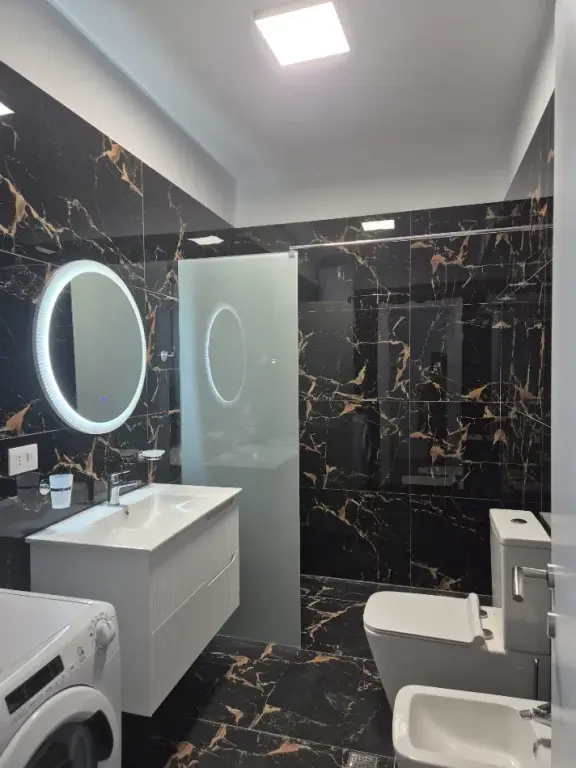 Apartament 1+1 me qira prane Shkolles se Bashkuar