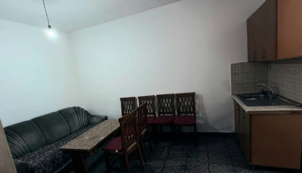 Appartamento 1+1+1 con Veranda in Affitto
