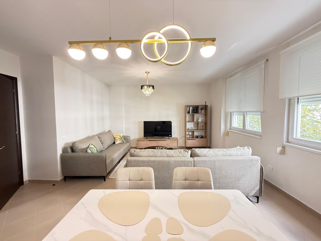 🏡 Apartment 2+1+2 with Balcony for Rent – Magnet Complex, 21 Dhjetori