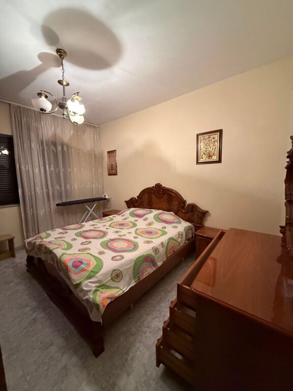 Qera | Apartament 2 + 1 | Farmacia 10 | 400 €/muaj