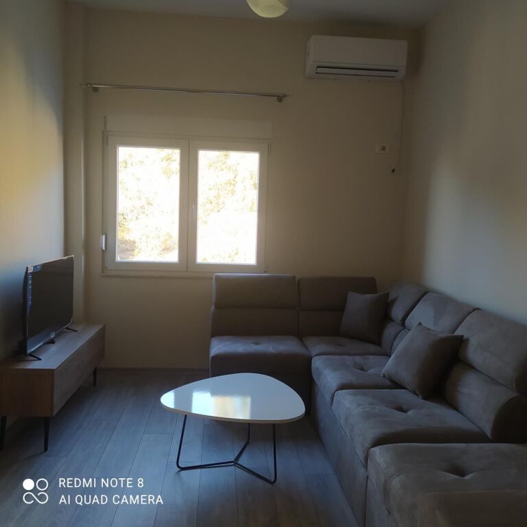 Jepet 1+1Vile 4Kateshe ne Shkoze (parkim ne cmim) ,35.000Leke