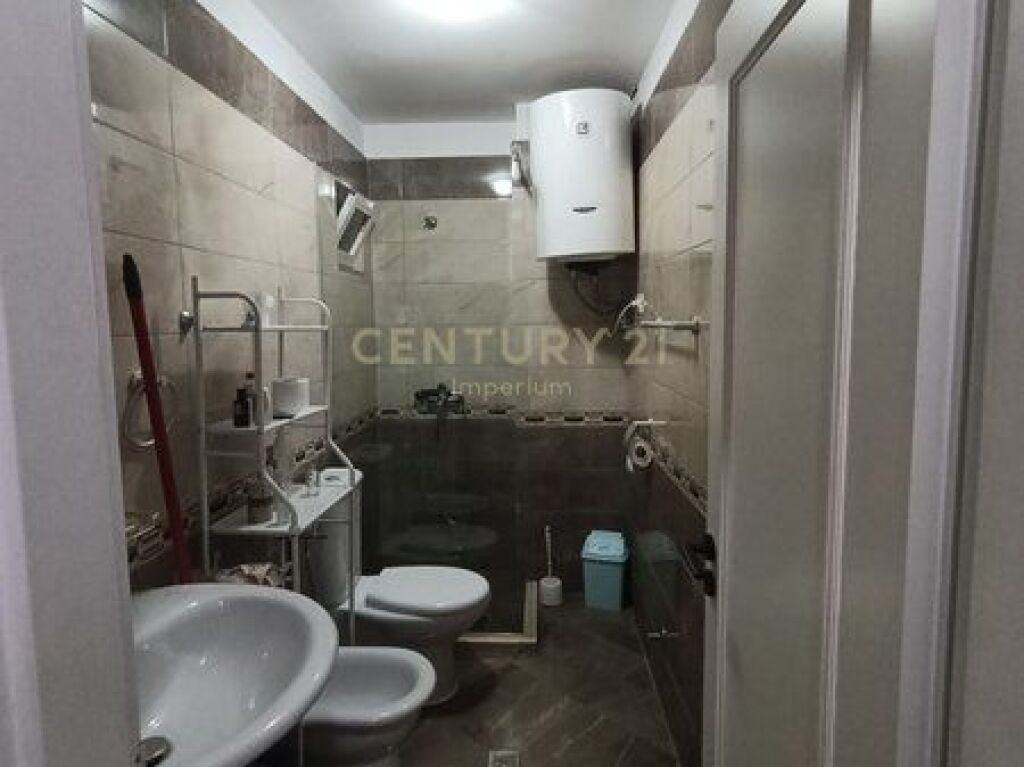 Appartamento 1+1 in Affitto | Via Kavajës, Kajo Karafili | Vicino al Centro