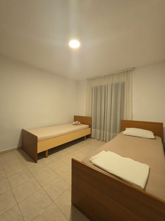 🏡 Apartament 1+1 me qera  📍 Ngjitur me shkollën Vasil Shanto