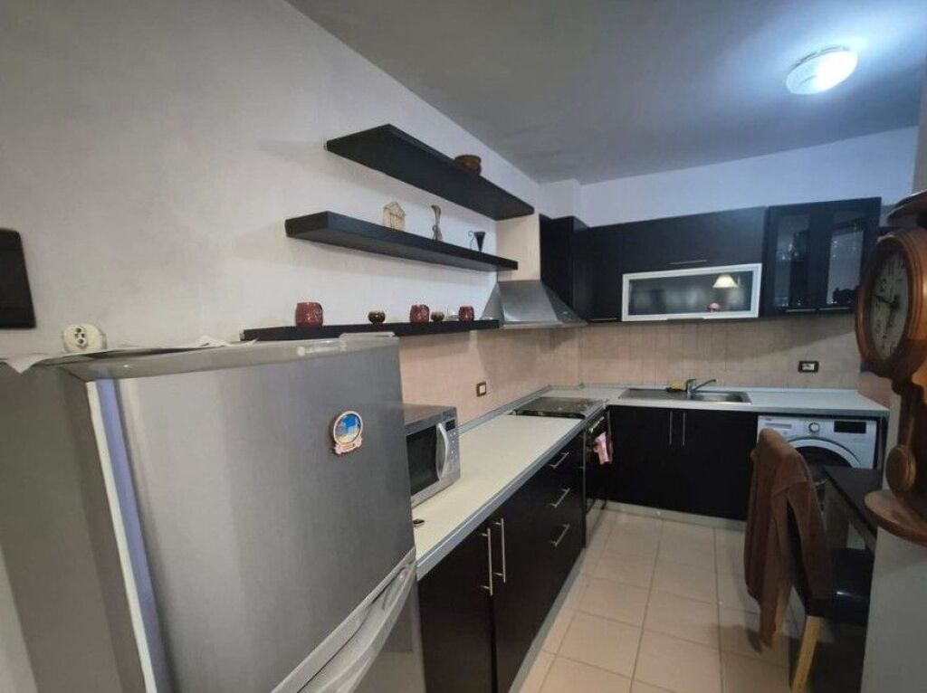 SHITET APARTAMENT 1+1 TE RRUGA E KAVAJËS – PRANË SPITALIT GJERMAN!