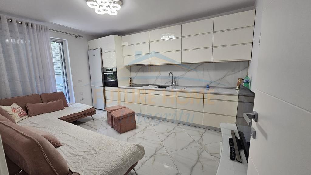 Affitto, Appartamento 2+1, Via Ferit Xhajko, Tirana.