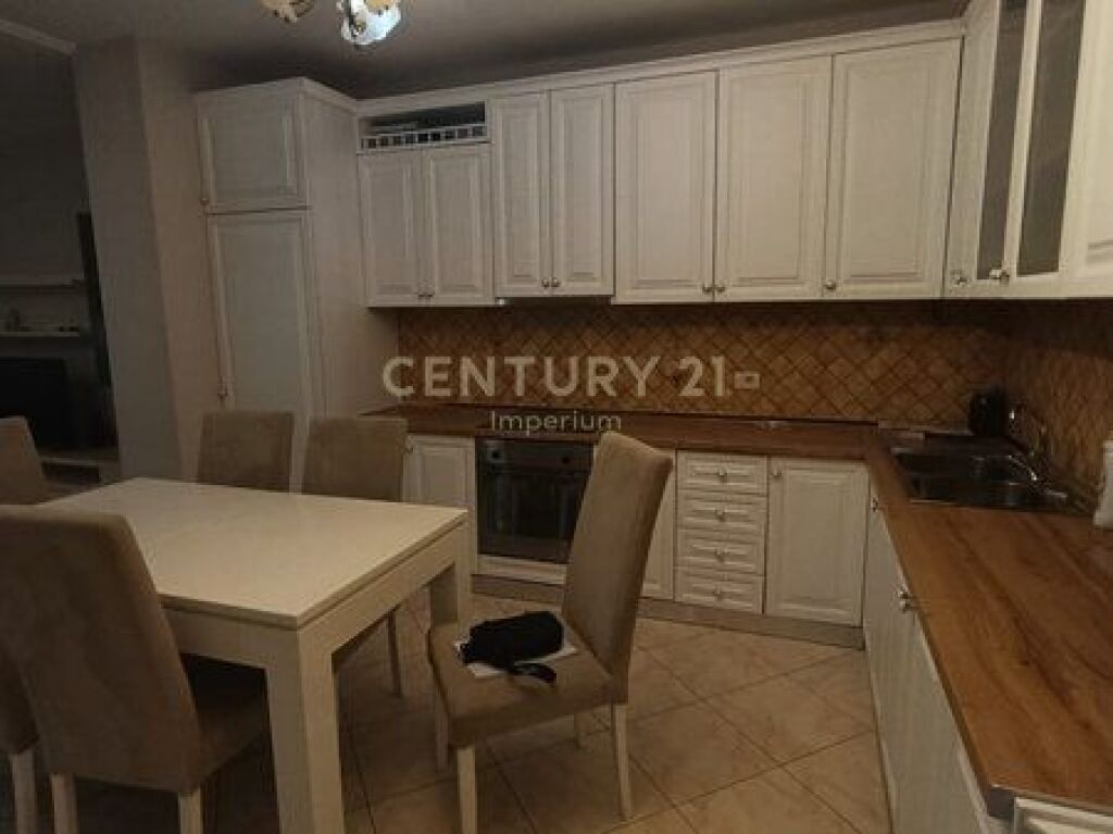 Appartamento 1+1 in Affitto | Via Kavajës, Kajo Karafili | Vicino al Centro