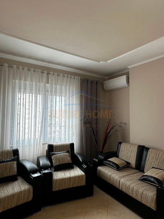 Qera, Apartament 1+1+ Garazh, Prane Ish Urt, Durrës