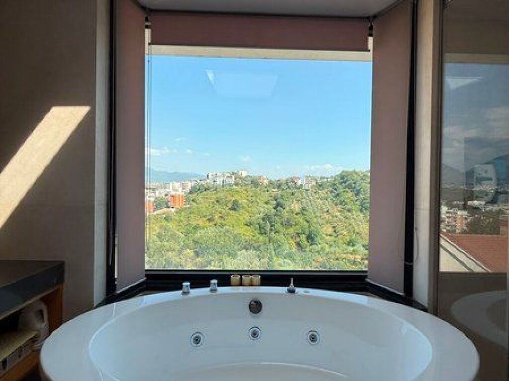 Vilë Luksoze me Qira – Kodra e Diellit, Tiranë