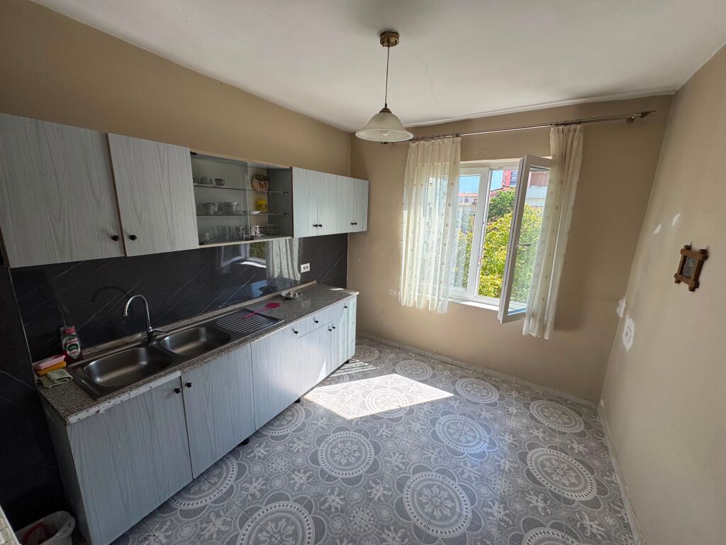 🏡 Appartamento 2+1 in Vendita  📍 Via Muhamet Gjollesha (vicino al Ponte Vasil Shanto)