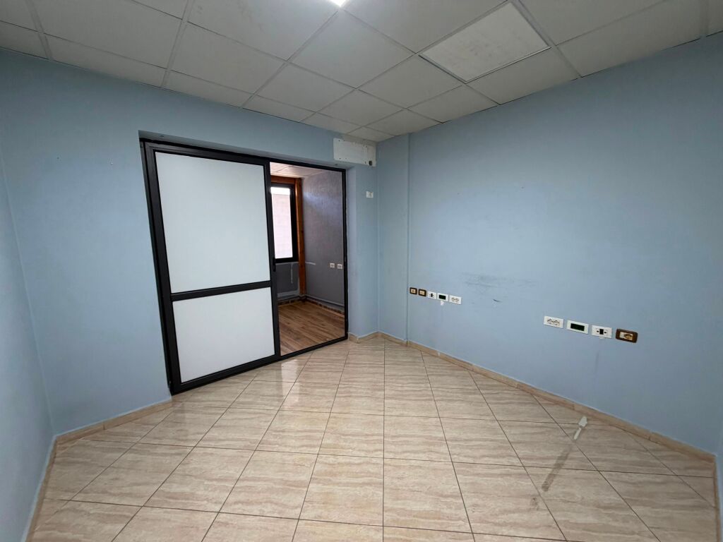 Business premises for rent – Astir  📍 Location: Astir