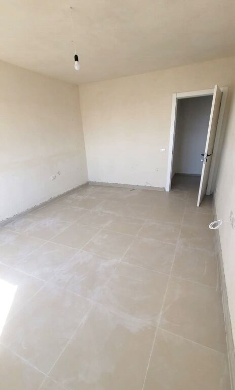 Shitet  apartament 3+1 Kavaje