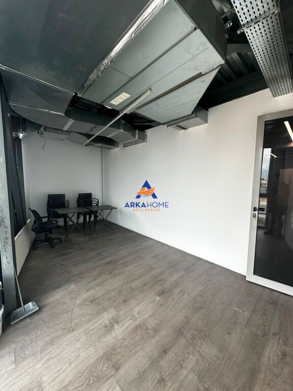 AFFITTASI SPAZIO UFFICIO 220M2 "KOMUNA E PARISIT" 300.000 LEKE