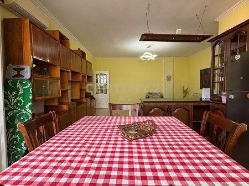 Apartment 2+1+2 bathrooms for sale at Hoxha Tahsim!