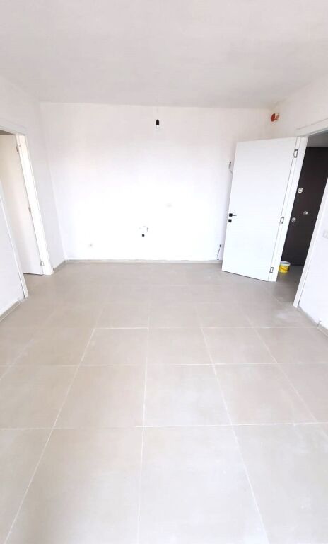 Shitet  apartament 3+1 Kavaje