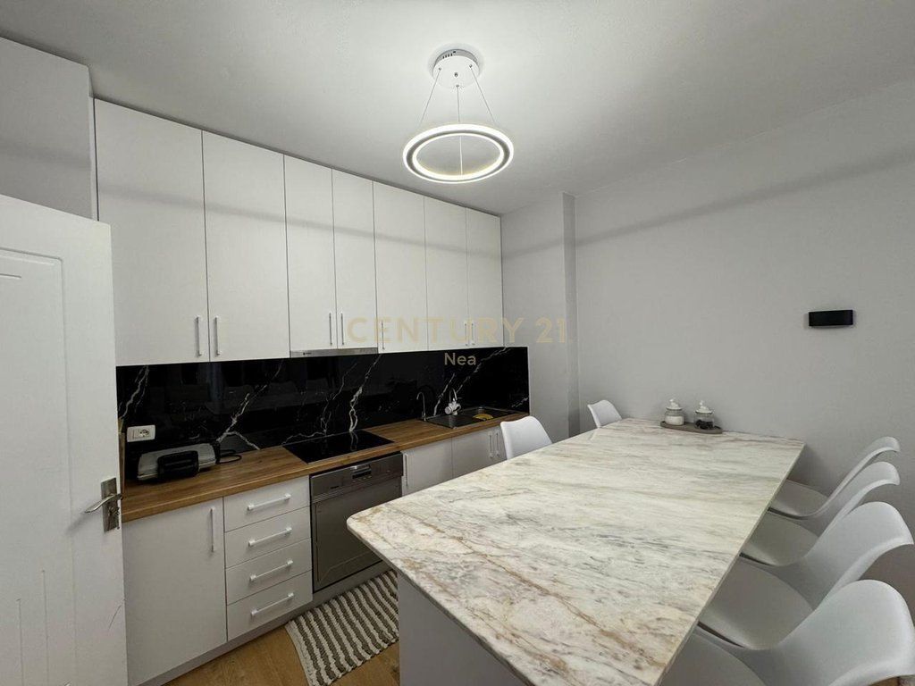 Apartament 2+1+2+ parking ne Astir, prane Viles L.