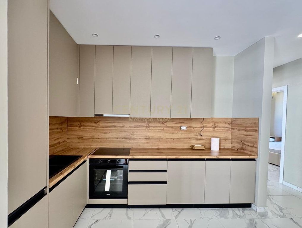 Appartamento 2+1+2 in Vendita a Orikum 180.000 €