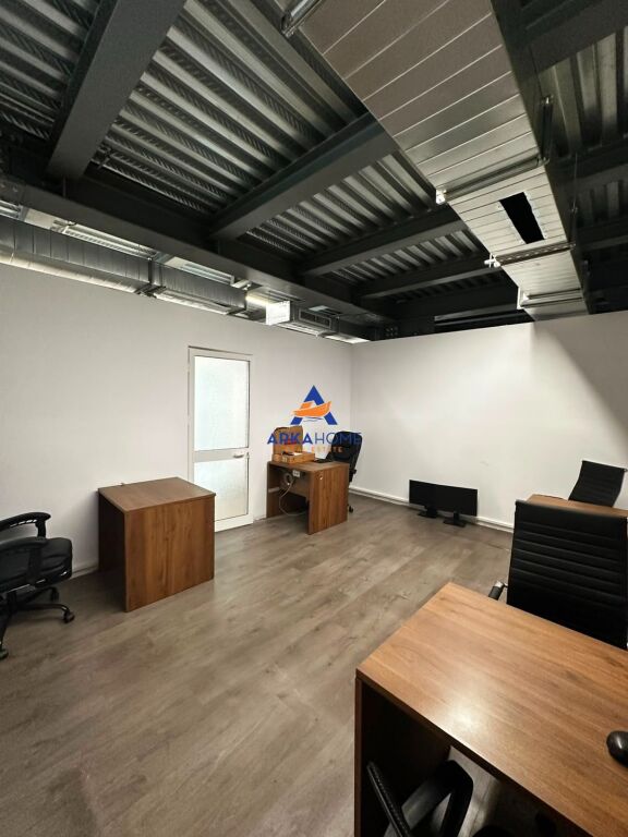 AFFITTASI SPAZIO UFFICIO 220M2 "KOMUNA E PARISIT" 300.000 LEKE