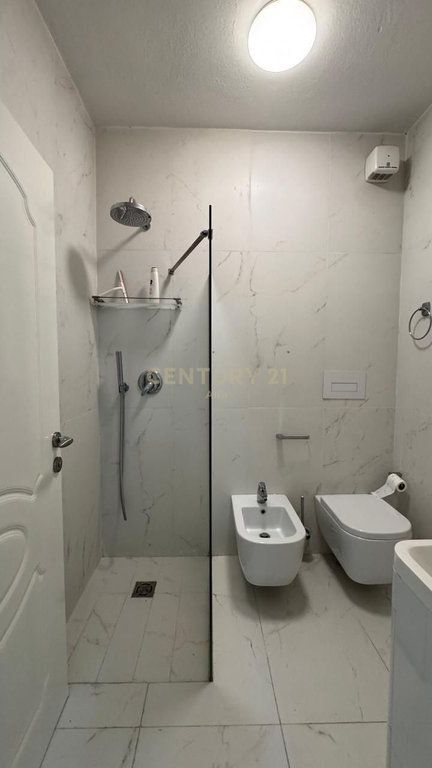 Apartment 2+1+2 bathrooms for sale at Hoxha Tahsim!