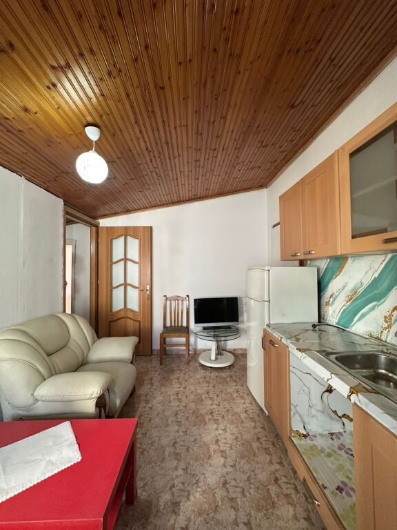Apartament 1+1 me qira – Komuna e Parisit - Qiraja: 48.000 leke / muaj !