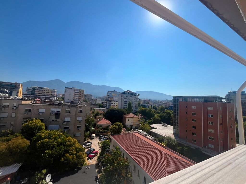 Apartament 1+1 + ballkon, me Qira, Prane Pazarit te Ri, Rr. Tefta Tashko Koco, prane Poliklinikes