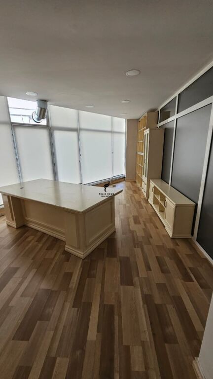 UFFICIO IN AFFITTO 260 M2 LAGO ARTIFICIALE 300.000 LEKE FH-86848