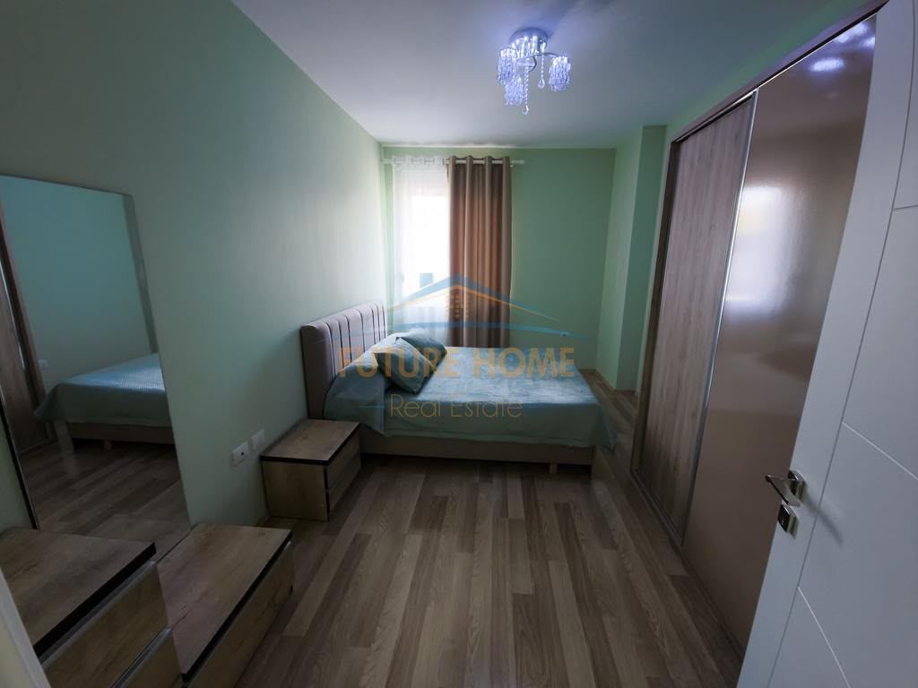 Disponojme per Qera Apartament 1+1 perballe Toptanit