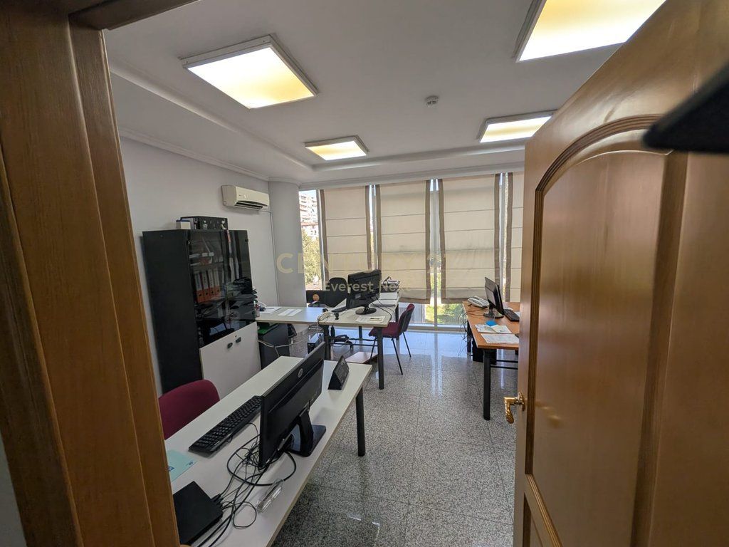 UFFICIO IN AFFITTO NELLA SKY TOWER – BLOCK!