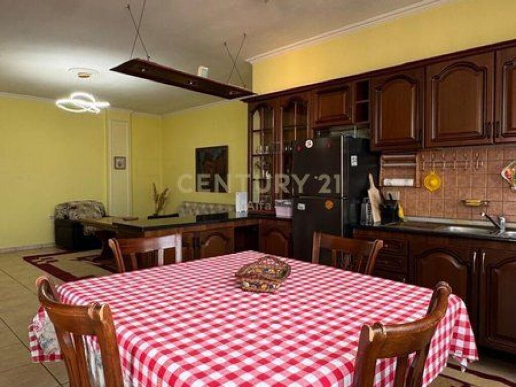 Apartment 2+1+2 bathrooms for sale at Hoxha Tahsim!