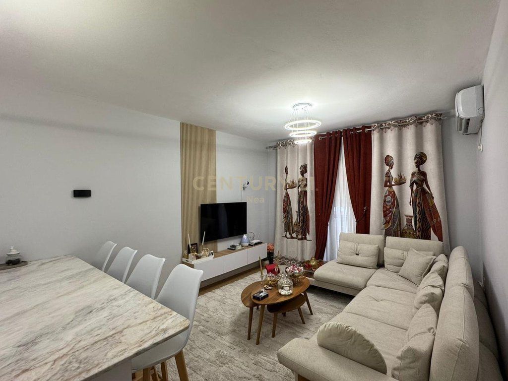 Apartament 2+1+2+ parking ne Astir, prane Viles L.