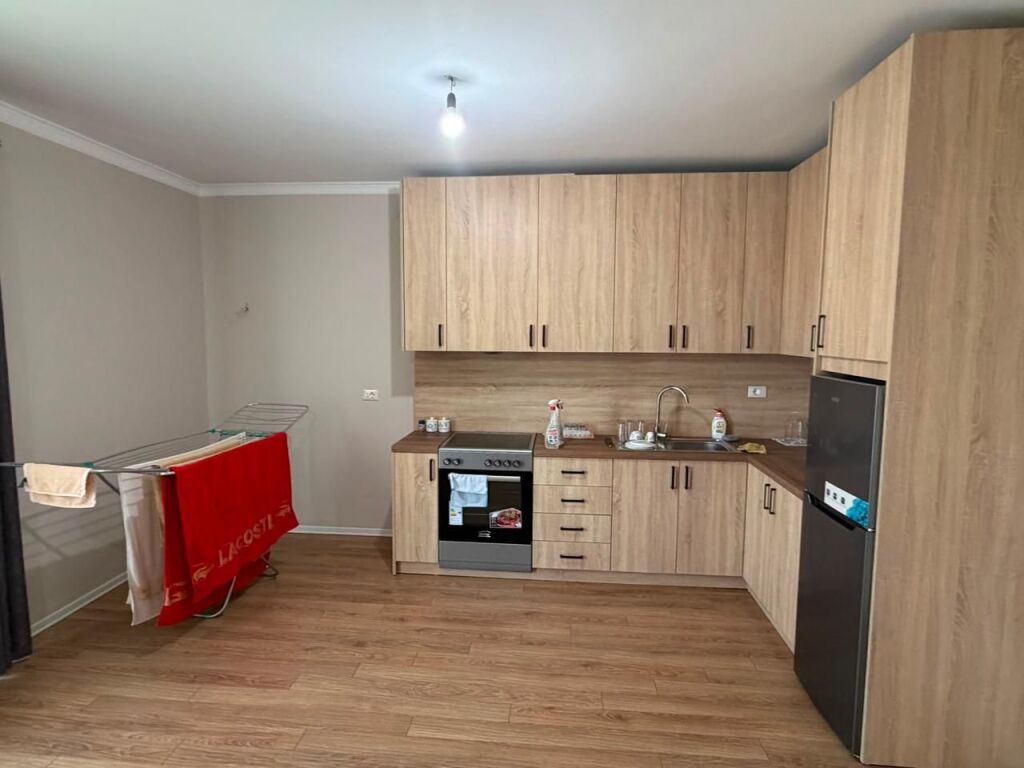 Apartament 2+1+2 tek Liqeni Thate Rruga Peti