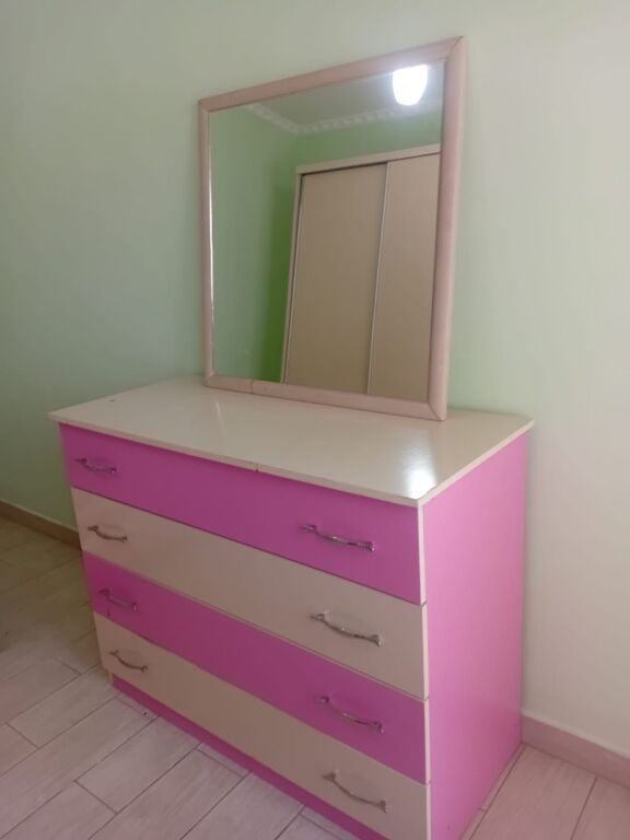 Jepet me Qera hyrje 1+1 te Kafja e Rremës
