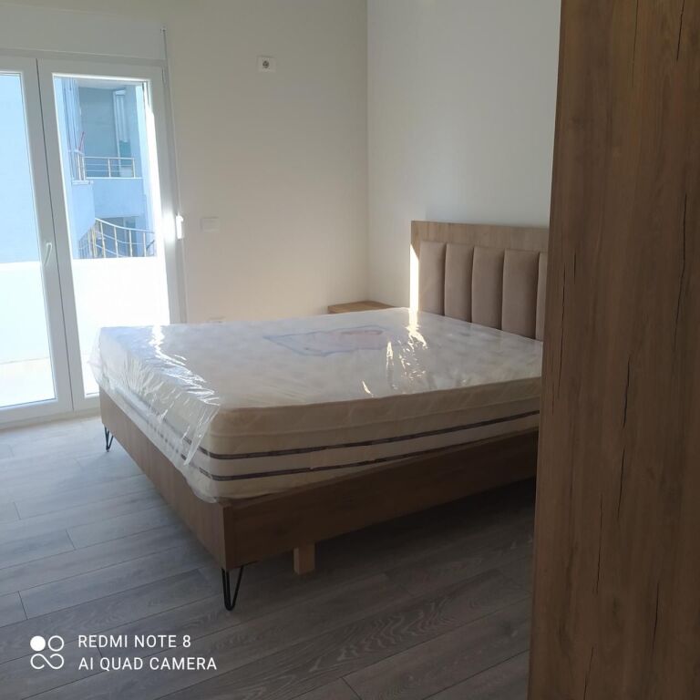 Jepet 1+1Vile 4Kateshe ne Shkoze (parkim ne cmim) ,35.000Leke