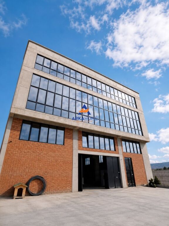 IN AFFITTO IL PRIMO PIANO DI UN EDIFICIO COMMERCIALE 1300M2 "KASHAR" 5850 EURO