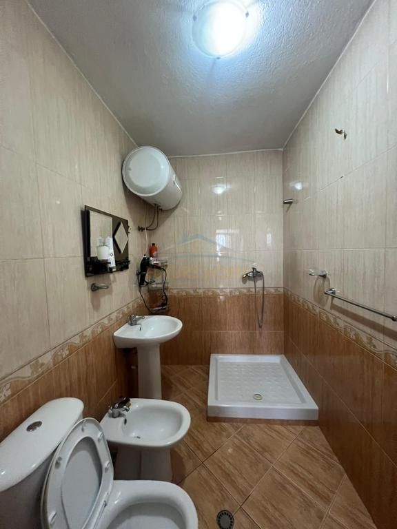 Affitto, Appartamento 2+1, Palazzo con Freccia, Tirana