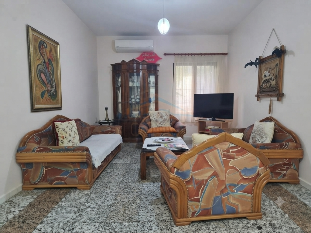 Qira, Vilë 3-katëshe, Komplesi Grand,Ish-Tregu Elektrik